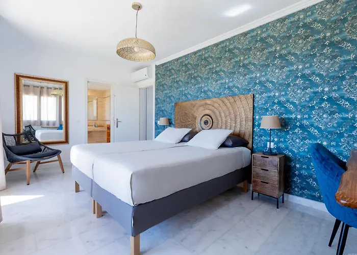 With 4 Bedrooms And Private Heated Pool Villa