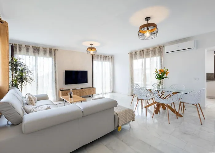 With 4 Bedrooms And Private Heated Pool San Miguel de Abona