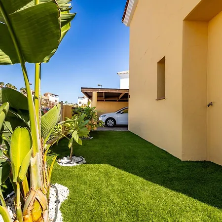 With 4 Bedrooms And Private Heated Pool Willa San Miguel de Abona