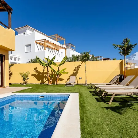 Вилла With 4 Bedrooms And Private Heated Pool Сан Мигель