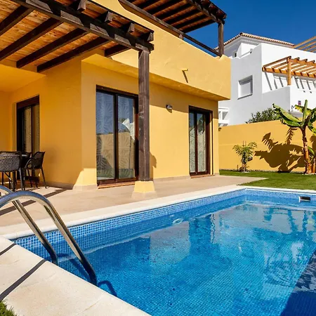 With 4 Bedrooms And Private Heated Pool Сан Мигель