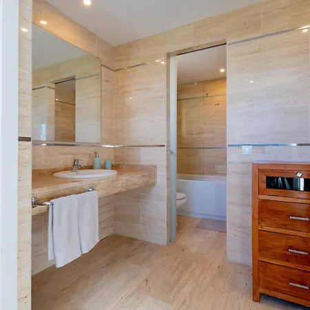 With 4 Bedrooms And Private Heated Pool Willa