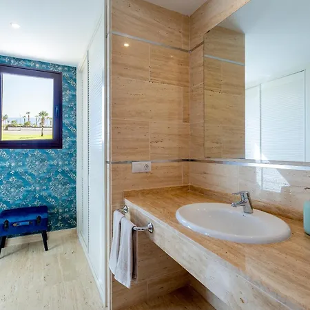 Вилла With 4 Bedrooms And Private Heated Pool Сан Мигель