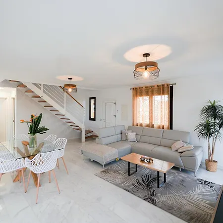 Willa With 4 Bedrooms And Private Heated Pool