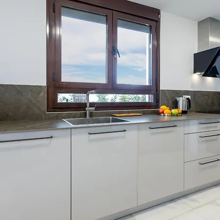 With 4 Bedrooms And Private Heated Pool San Miguel de Abona