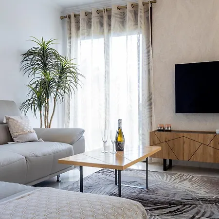 Вилла With 4 Bedrooms And Private Heated Pool