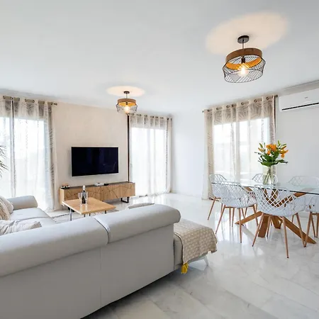 With 4 Bedrooms And Private Heated Pool San Miguel de Abona