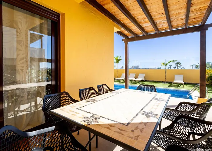 Villa With 4 Bedrooms And Private Heated Pool *