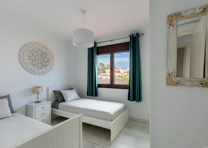 With 4 Bedrooms And Private Heated Pool Βίλα Σαν Μιγκέλ ντε Αμπόνα