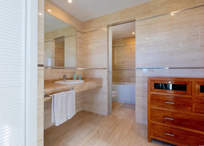 With 4 Bedrooms And Private Heated Pool Βίλα