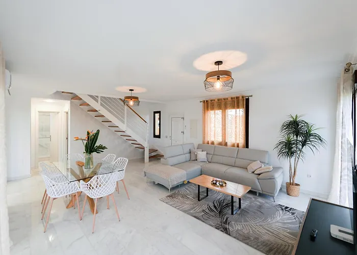 Βίλα With 4 Bedrooms And Private Heated Pool
