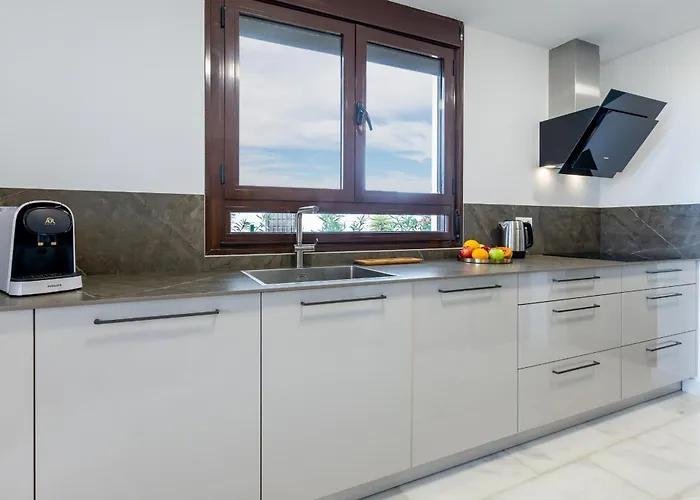 With 4 Bedrooms And Private Heated Pool Σαν Μιγκέλ ντε Αμπόνα