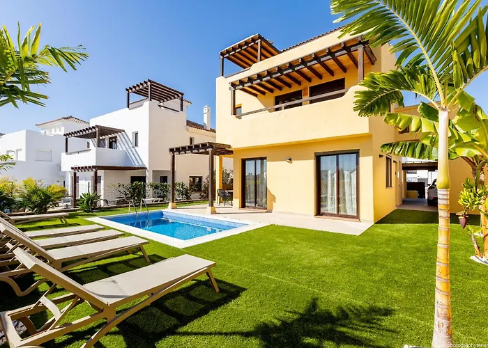 With 4 Bedrooms And Private Heated Pool * Σαν Μιγκέλ ντε Αμπόνα