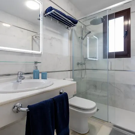 Вилла With 4 Bedrooms And Private Heated Pool