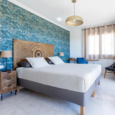 Вилла With 4 Bedrooms And Private Heated Pool