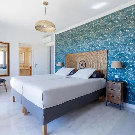 With 4 Bedrooms And Private Heated Pool Вилла