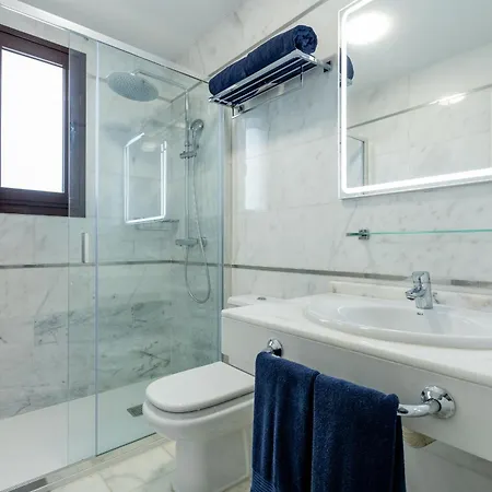 Вилла With 4 Bedrooms And Private Heated Pool