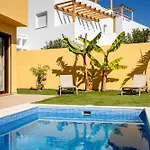With 4 Bedrooms And Private Heated Pool Вилла