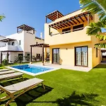 With 4 Bedrooms And Private Heated Pool * Сан Мигель