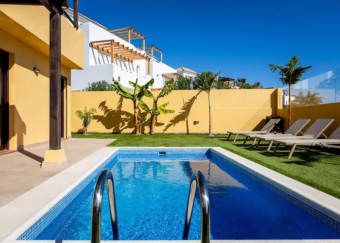 With 4 Bedrooms And Private Heated Pool Villa *