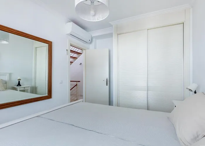 Villa With 4 Bedrooms And Private Heated Pool